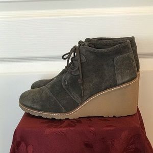 Toms Wedge Heel Green Suede Ankle Bootie Size 8.5